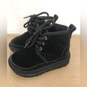 Like new UGGS KIDS- 6